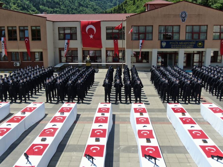 Trabzon Şehit Meriç Alemdar Polis Meslek Eğitim Merkezi Yeni Mezunlarını Verdi
