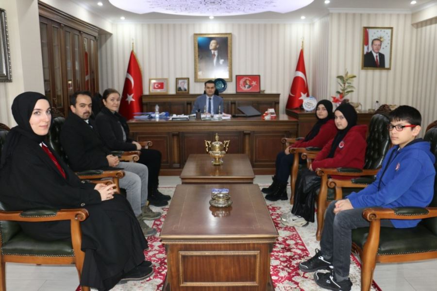 YAŞAT Kİ HAYAT BULSUN’ KAYMAKAMLIK MAKAMINDA