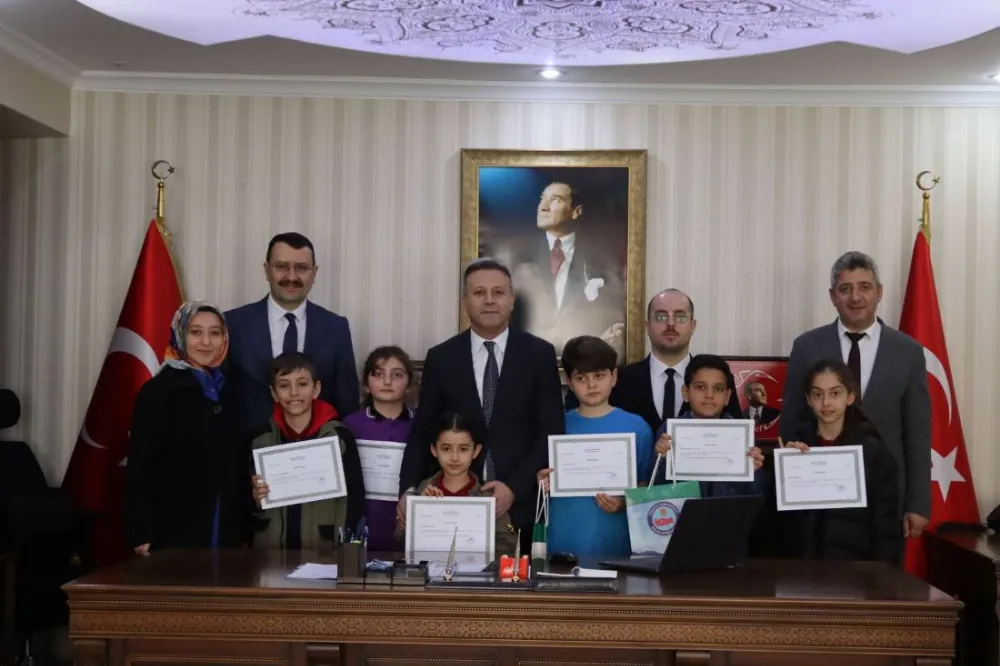 MAÇKA’NIN KİTAP KURTLARI ÖDÜLLENDİRİLDİ 