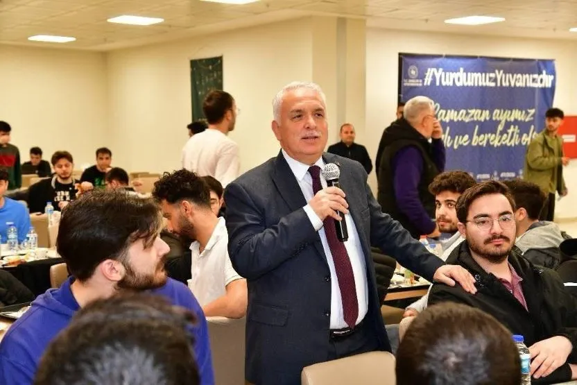 VALİ YILDIRIM, ÖĞRENCİLERLE SAHUR YAPTI 