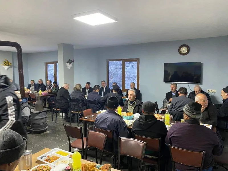 KAYMAKAM DEMİR HALKIYLA İFTAR YAPTI 
