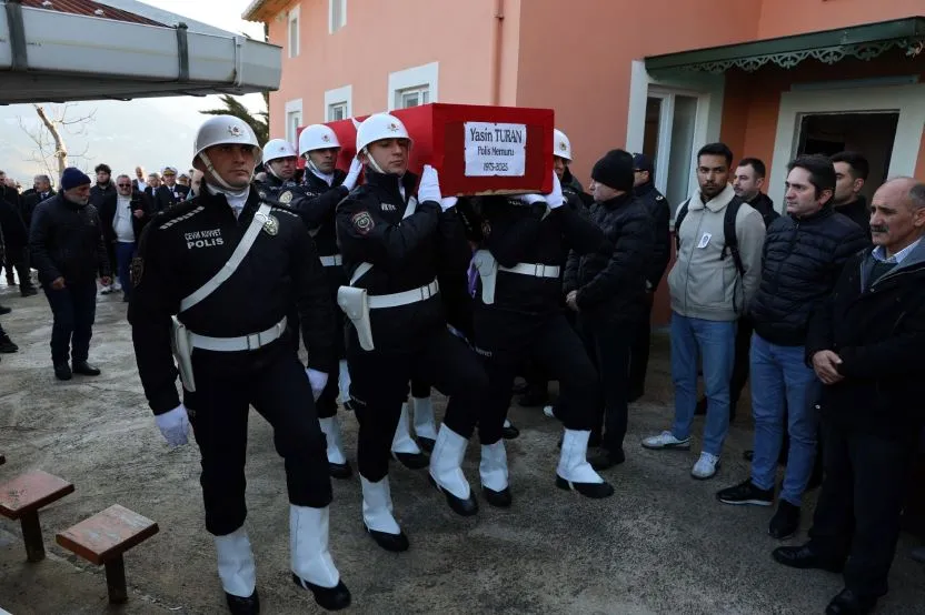 HAYATINI KAYBEDEN POLİS MEMURU MAÇKA’DA DEFNEDİLDİ 