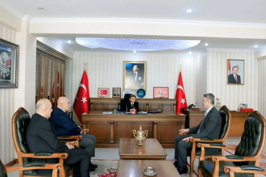 23 NİSAN’DA KOLTUKLAR ÇOCUKLARIN 