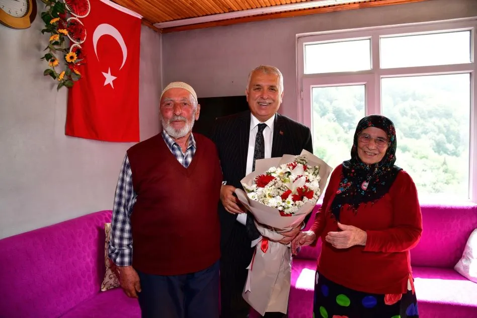 71 YIL BİR YASTIĞA BAŞ KOYDULAR 