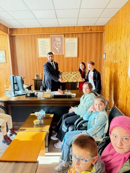 ÖĞRENCİLERDEN MÜFTÜ TAŞKIRAN’A KUTLAMA 