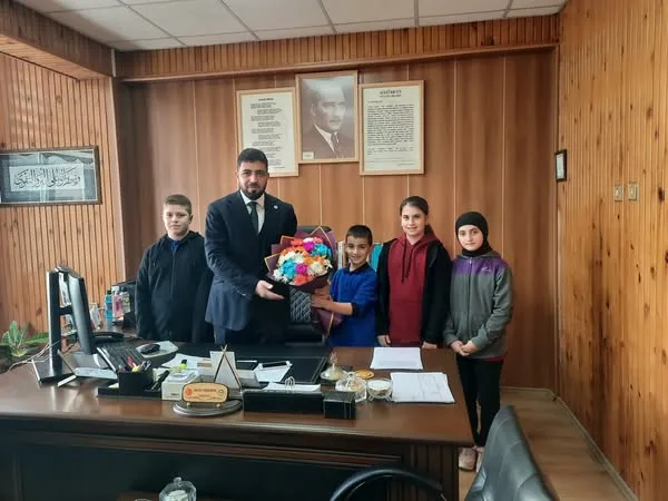 ÖĞRETMEN VE ÖĞRENCİLERDEN MÜFTÜLÜĞE ZİYARET 