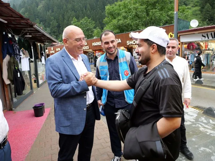 TURİSTLER BROŞÜRLE BİLGİLENDİRİLDİ
